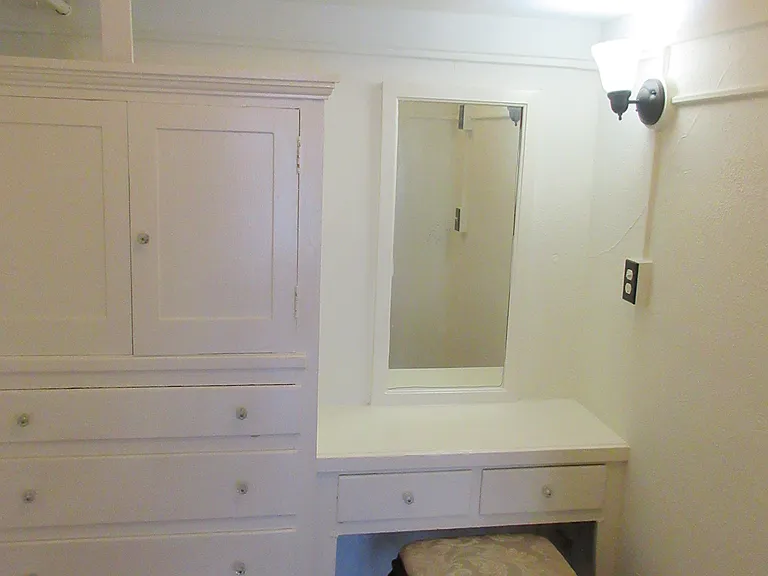 654 S Detroit St #401 — Photo 11