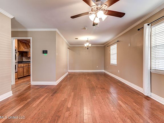 5th image of 2323 Middlecoff Dr