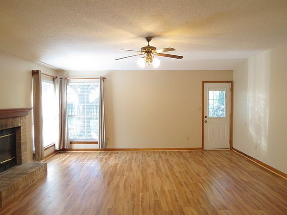 5th image of 903 Barrie Ave