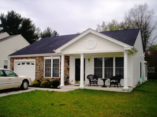 7 Meadowview Dr, Woodstown, NJ 08098