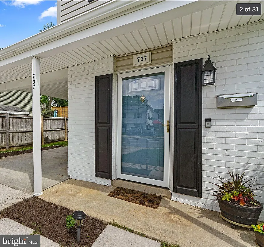 737 Chapelgate Dr — Photo 3