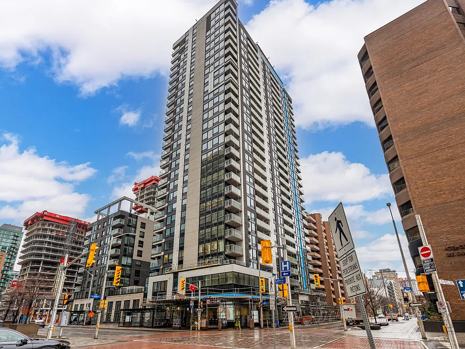 340 Queen St #2104
