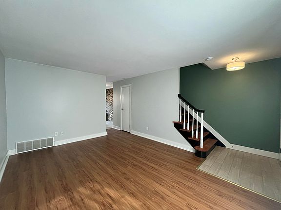 5th image of 2508 Village Dr SE