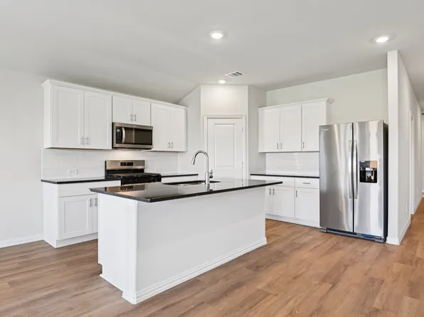 2136 Meadowlands Dr, Seagoville, TX 75159
