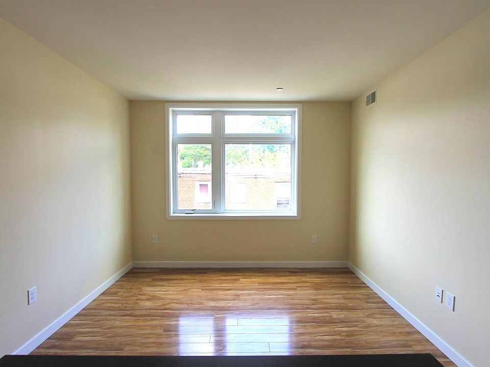 1st image of 525 E Armstrong St APT 209