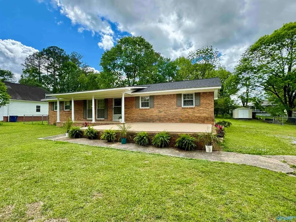 613 7th St NE, Arab, AL 35016