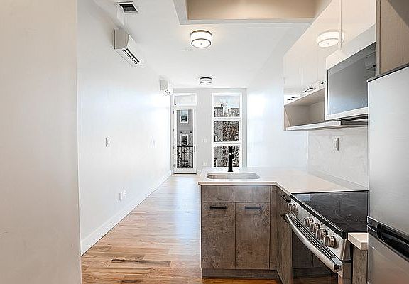 3rd image of 1409 Bryant Ave APT 4B