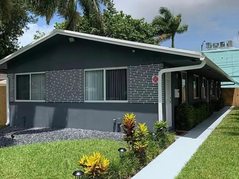 125-127 NE 30th Ct #125
