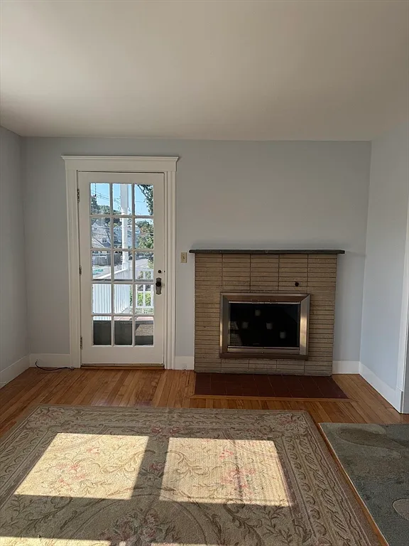 3 bed, 2.0 bath, 1300 sqft, $3,500 — Photo 4