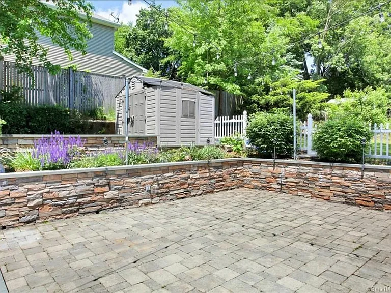 322 Castle Ave — Photo 21
