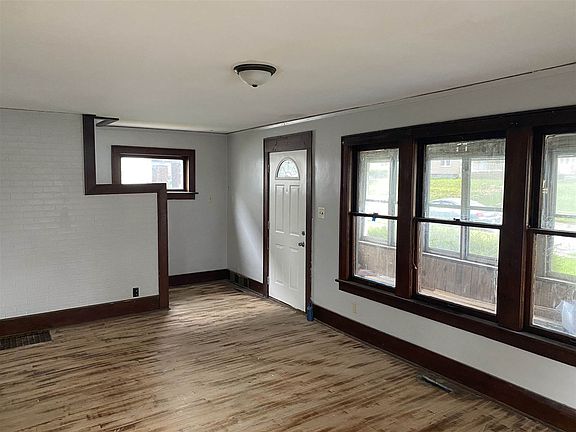 4th image of 229 E Eckman St