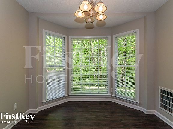4th image of 7328 Canyon Dr