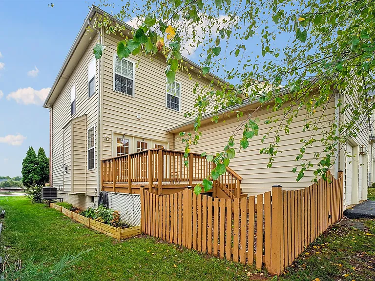 9305 Sumner Lake Blvd — Photo 39
