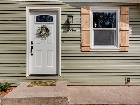 3rd image of 2611 E Pacific Street