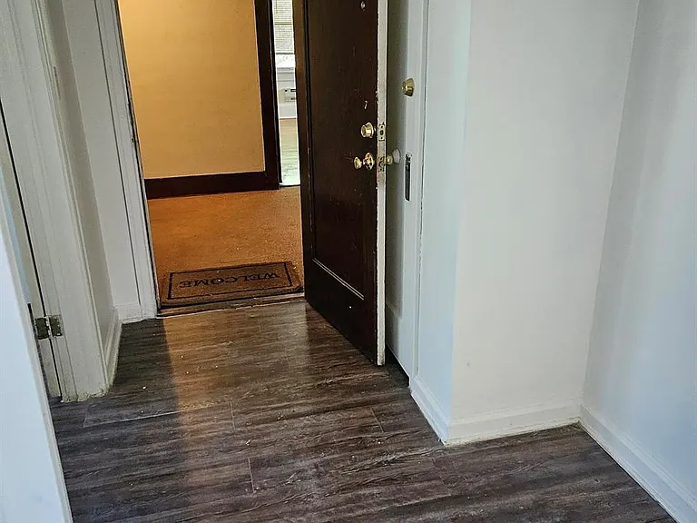 Apartments available in a highly desirable University District location! — Photo 28