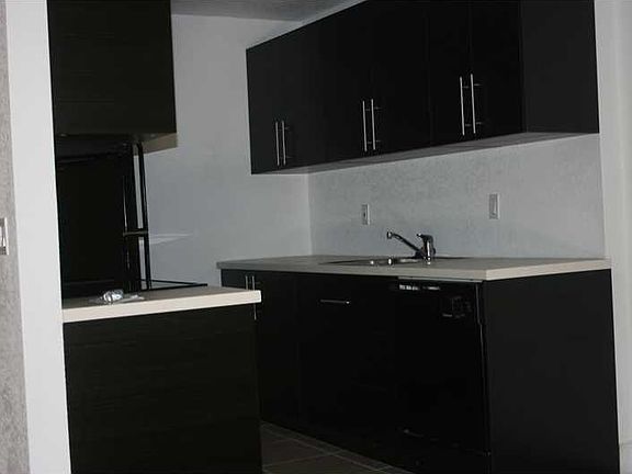 3rd image of 1068 E Harwood #1068