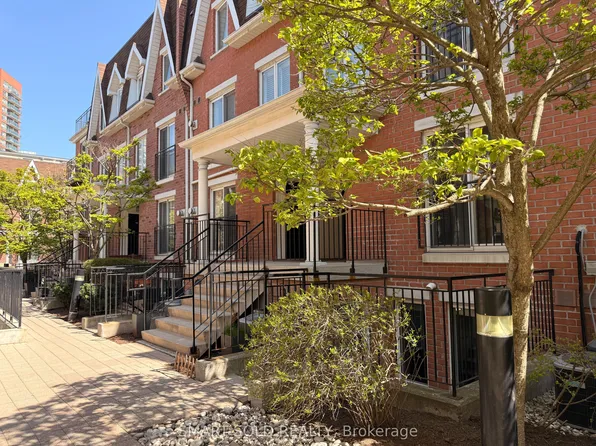 10 Laidlaw St #725, Toronto, ON M6K 1X2