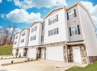 244 Red Oak Ln, Morgantown, WV 26501