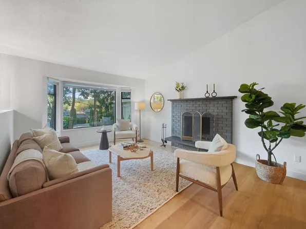 1777 Caledonia Ave, North Vancouver, BC V7G 1T5