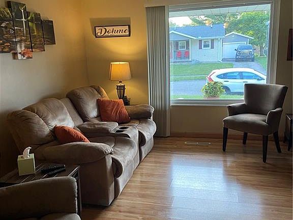 5th image of 525 Marshall Dr