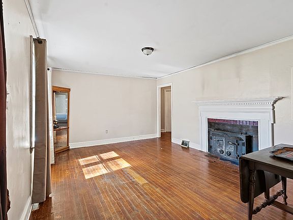 5th image of 301 Hillcrest Dr