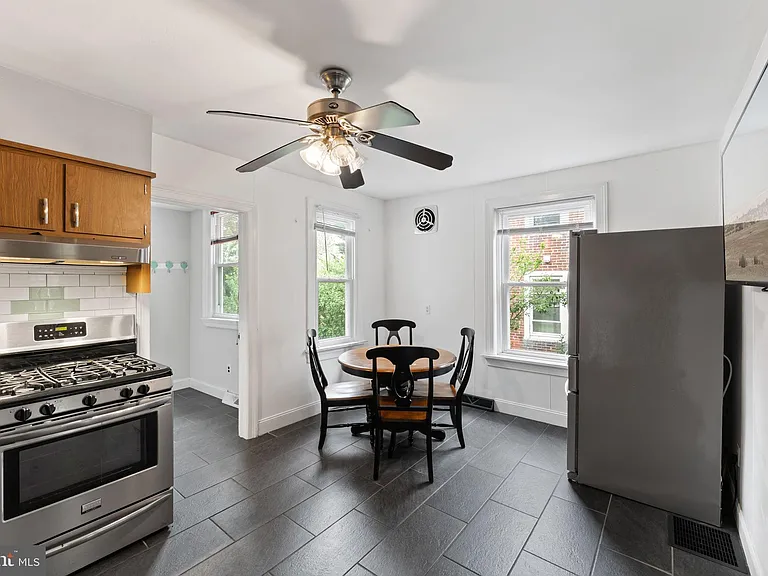 809 Ardmore Ave — Photo 13