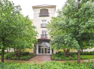 977 Harris Rd #127, Grayslake, IL 60030