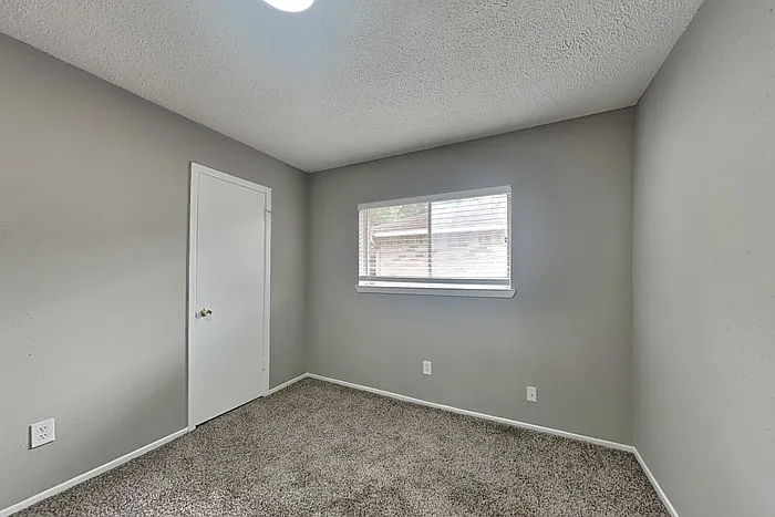 24030 Griffin House Ln — Photo 15