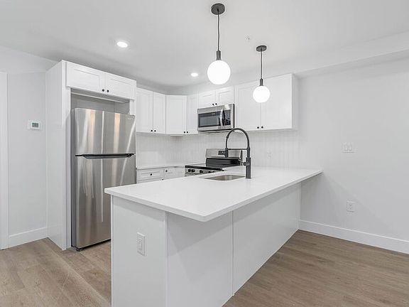 4th image of 2057 E Rush St #1