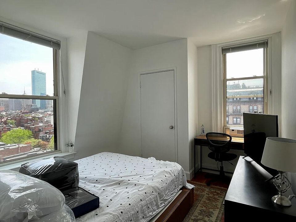 2nd image of 503 Beacon St APT 4