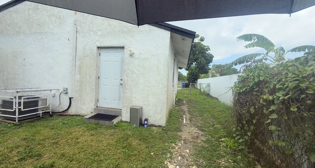 1 bed, 1371 sqft, $1,200 — Photo 2