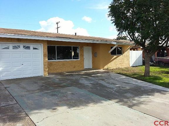 3rd image of 1114 N Oakley Ave
