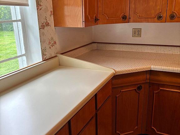 2nd image of 1039 Keeler St