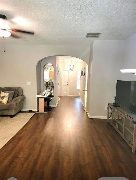 3 bed, 2.5 bath, 1642 sqft, $2,300 — Photo 2