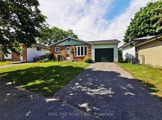 151 Calderwood Dr, Kingston, ON K7M 6L5