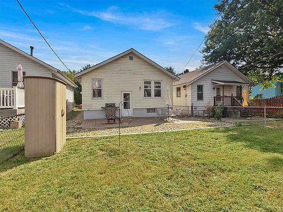 3rd image of 6443 McCune Ave