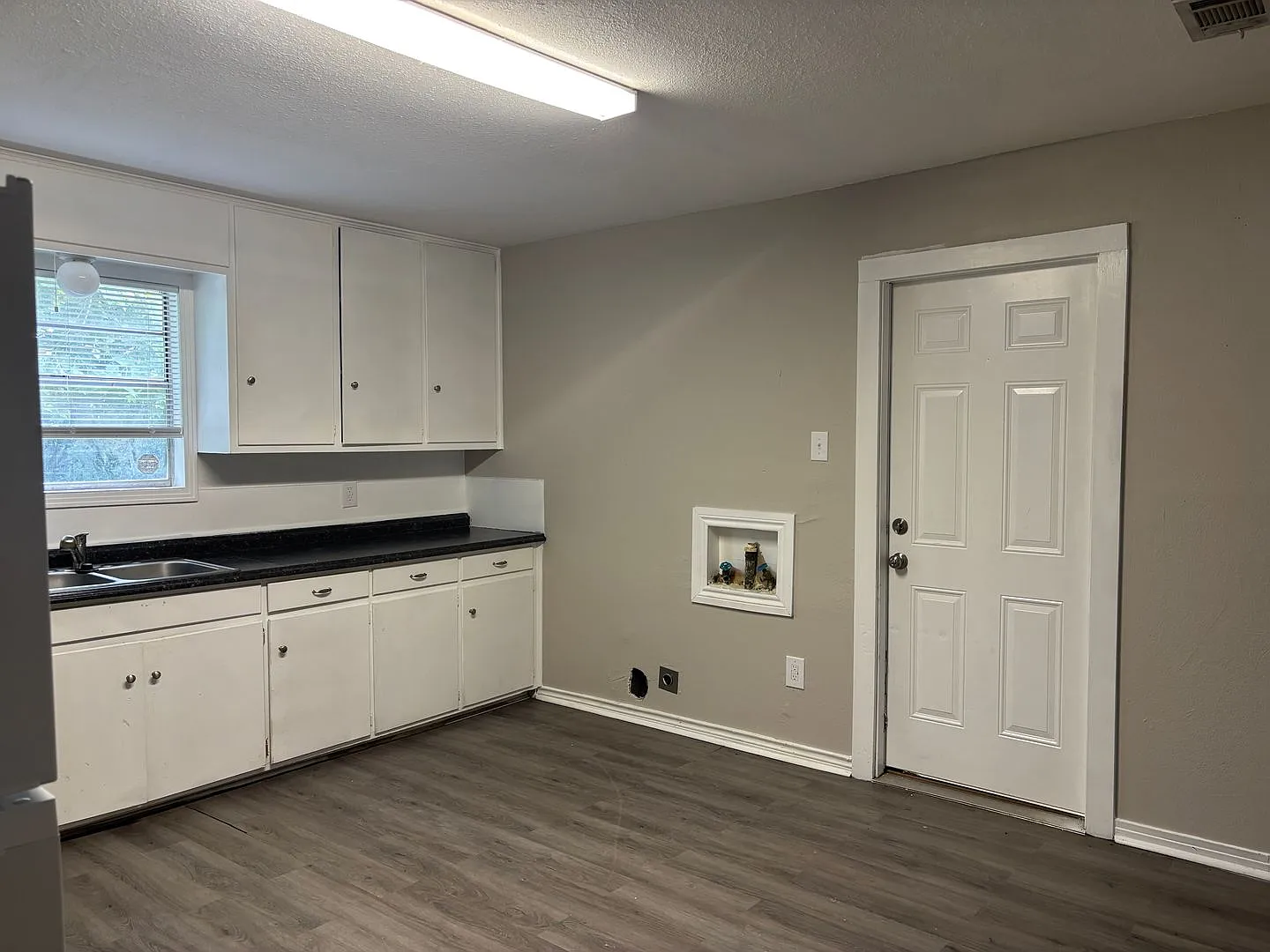 2/1 in Quiet Corner Near Texoma Parkway! — Photo 4