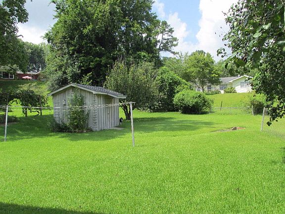 4th image of 1721 Eisenhower Dr