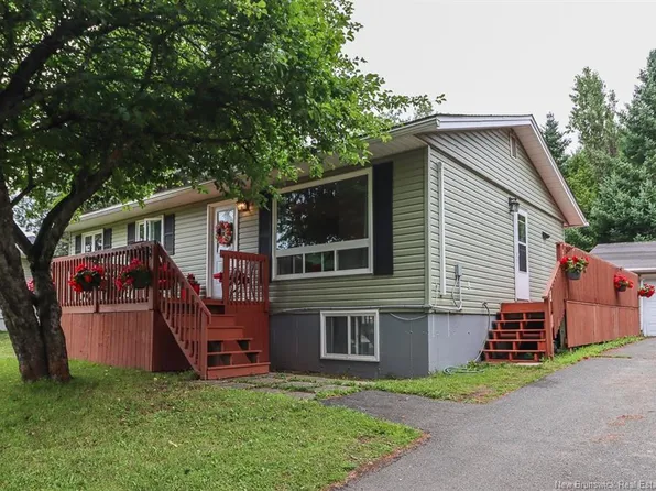 3 Fairmont Dr, Hampton, NB E5N 7E4