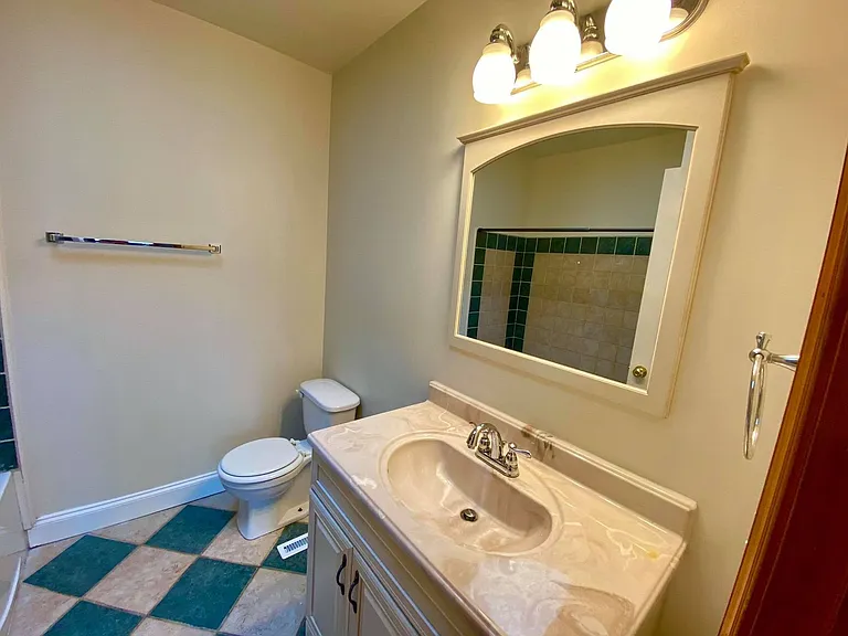 106 S Bouldin St — Photo 17