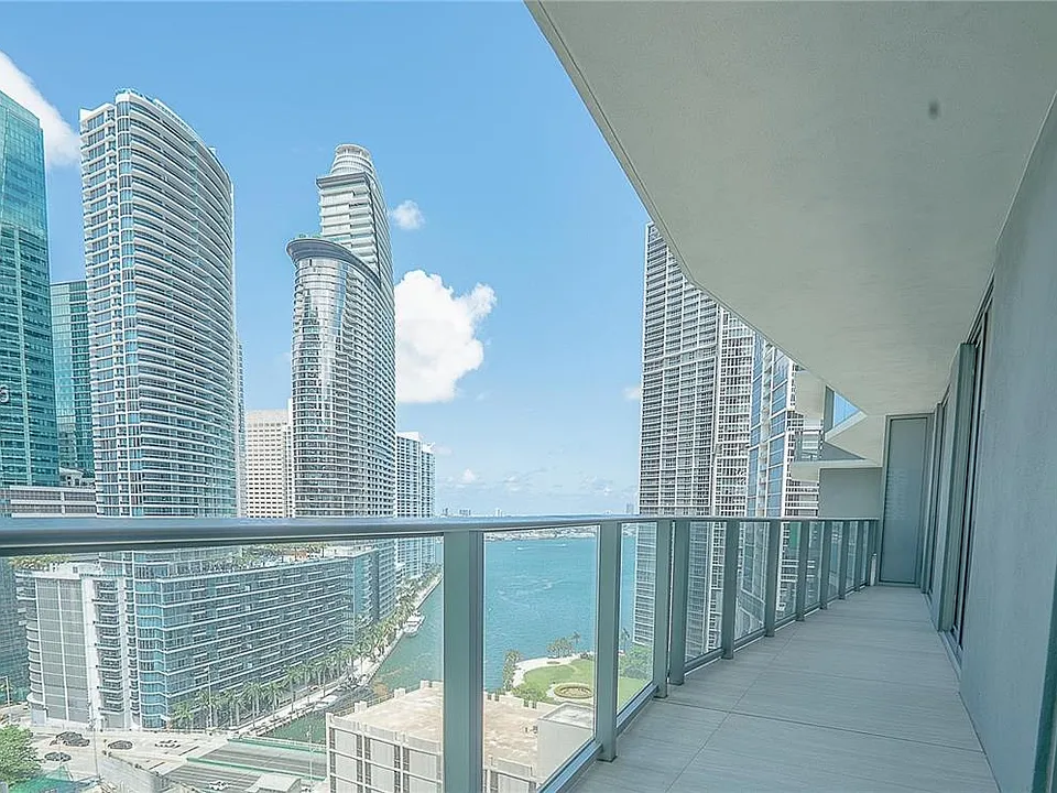 77 SE 5th St #2203