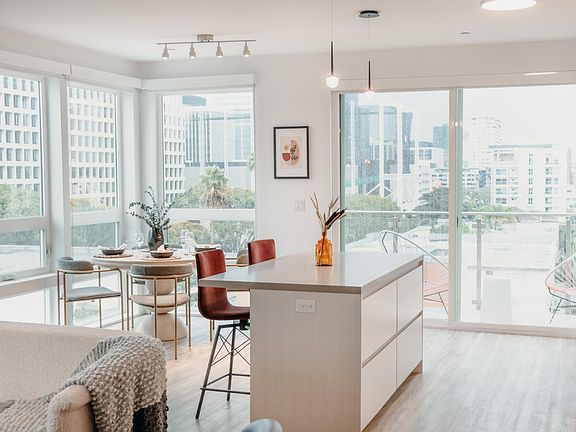 3rd image of 700 S Manhattan Pl #2