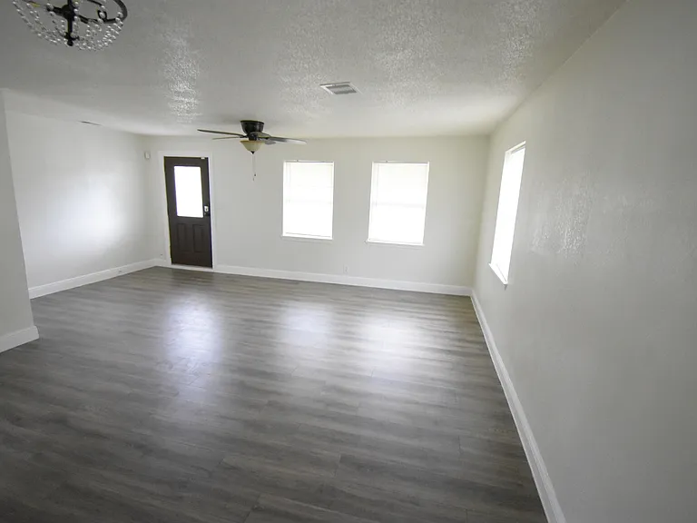 6229 Clover Ridge St — Photo 4