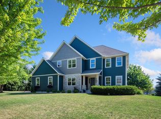 1879 Sandbar Cir, Waconia, MN 55387