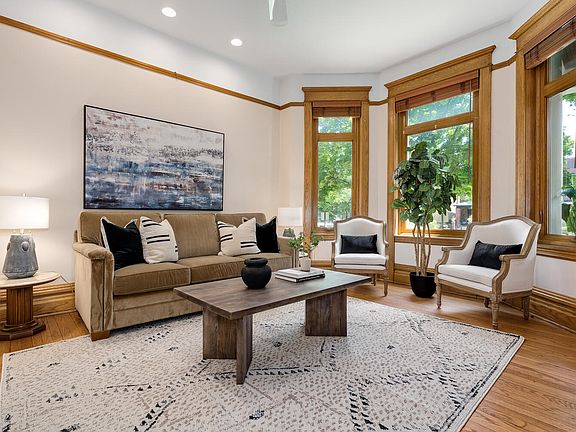 3rd image of 4338 N Ashland Ave