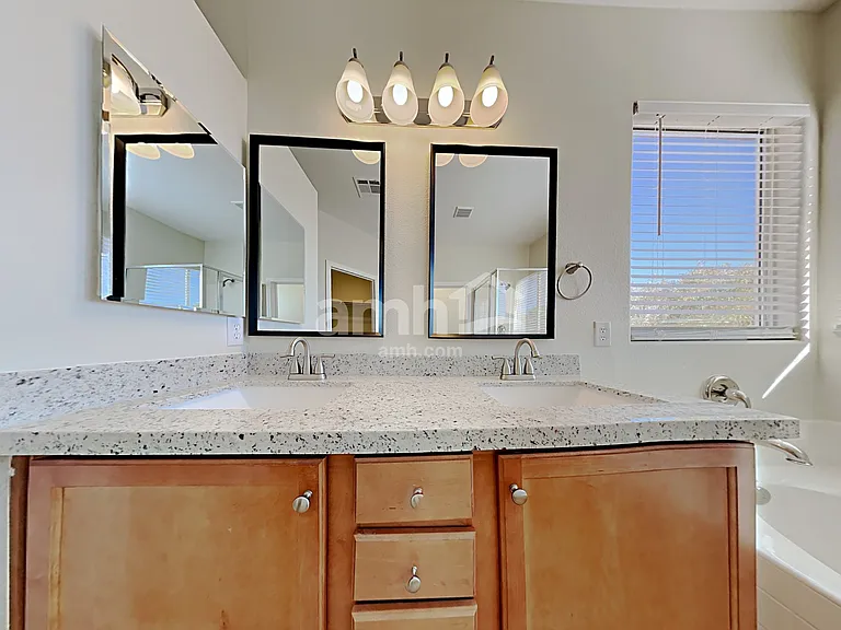 8920 Cambridge Glen Ct — Photo 10