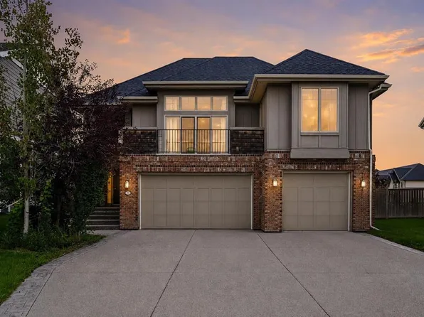 22 W Wendham Pl SW, Calgary, AB T3H 0R6
