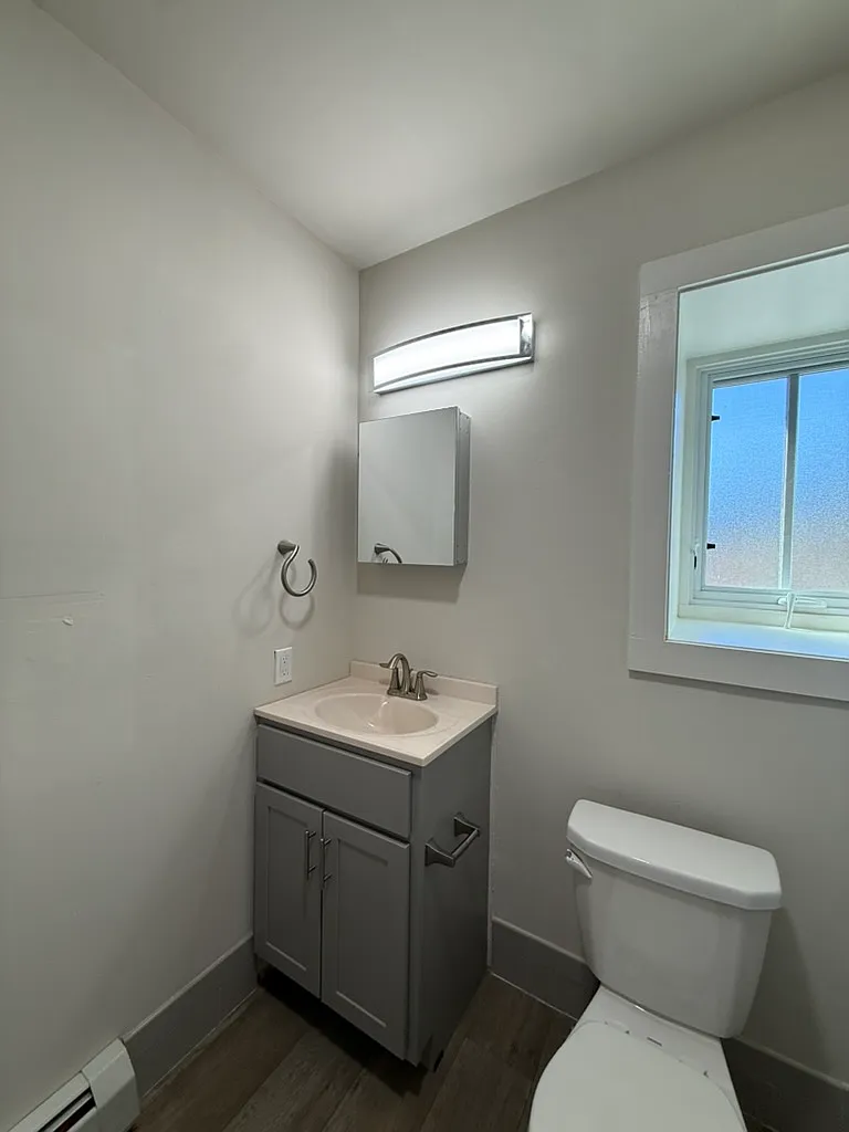 3 bed, $2,300 — Photo 2
