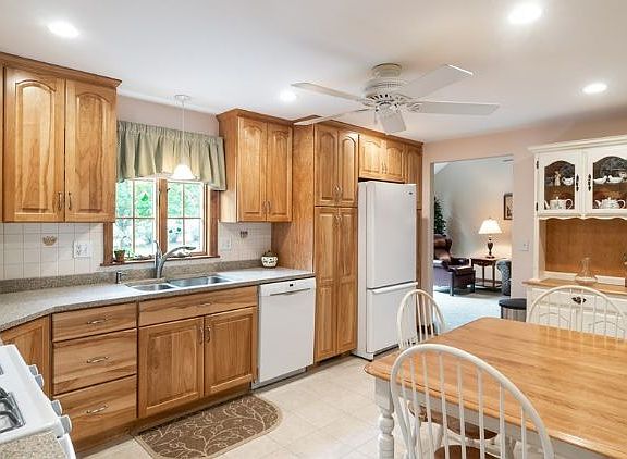 2nd image of 14 Pichowicz Rd