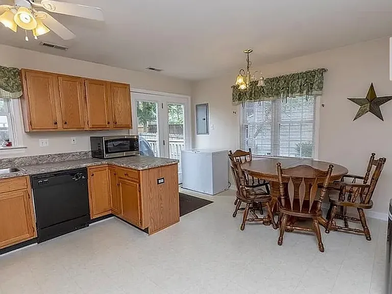 1424 Berrymeade Hills Ct — Photo 5